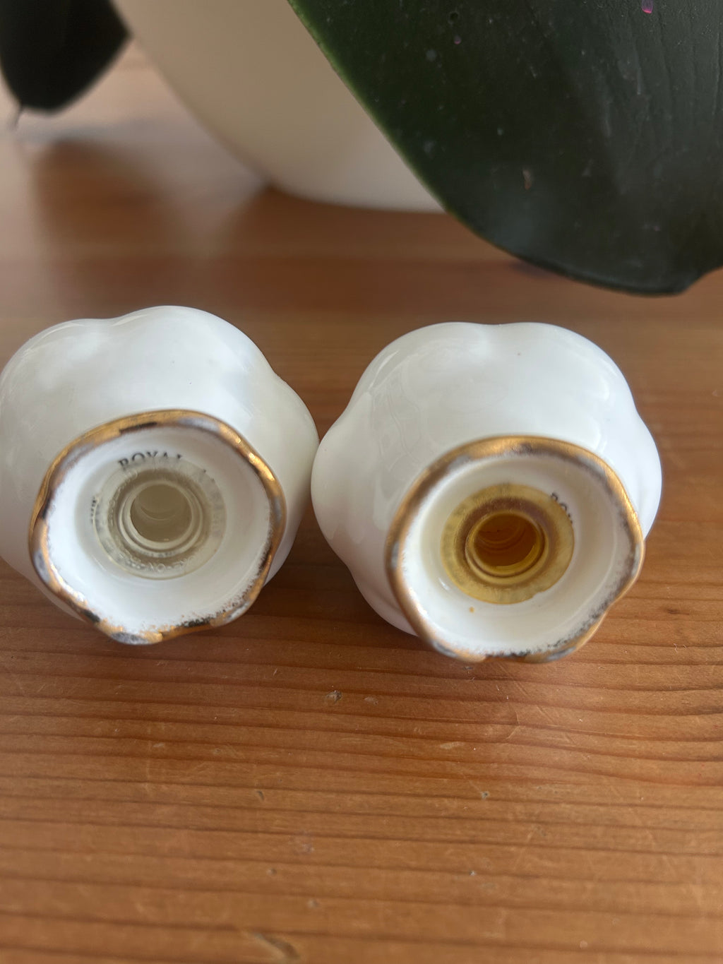 Royal Albert Old Country Roses Salt & Pepper Shakers – Vintage Bone China with Original Stoppers