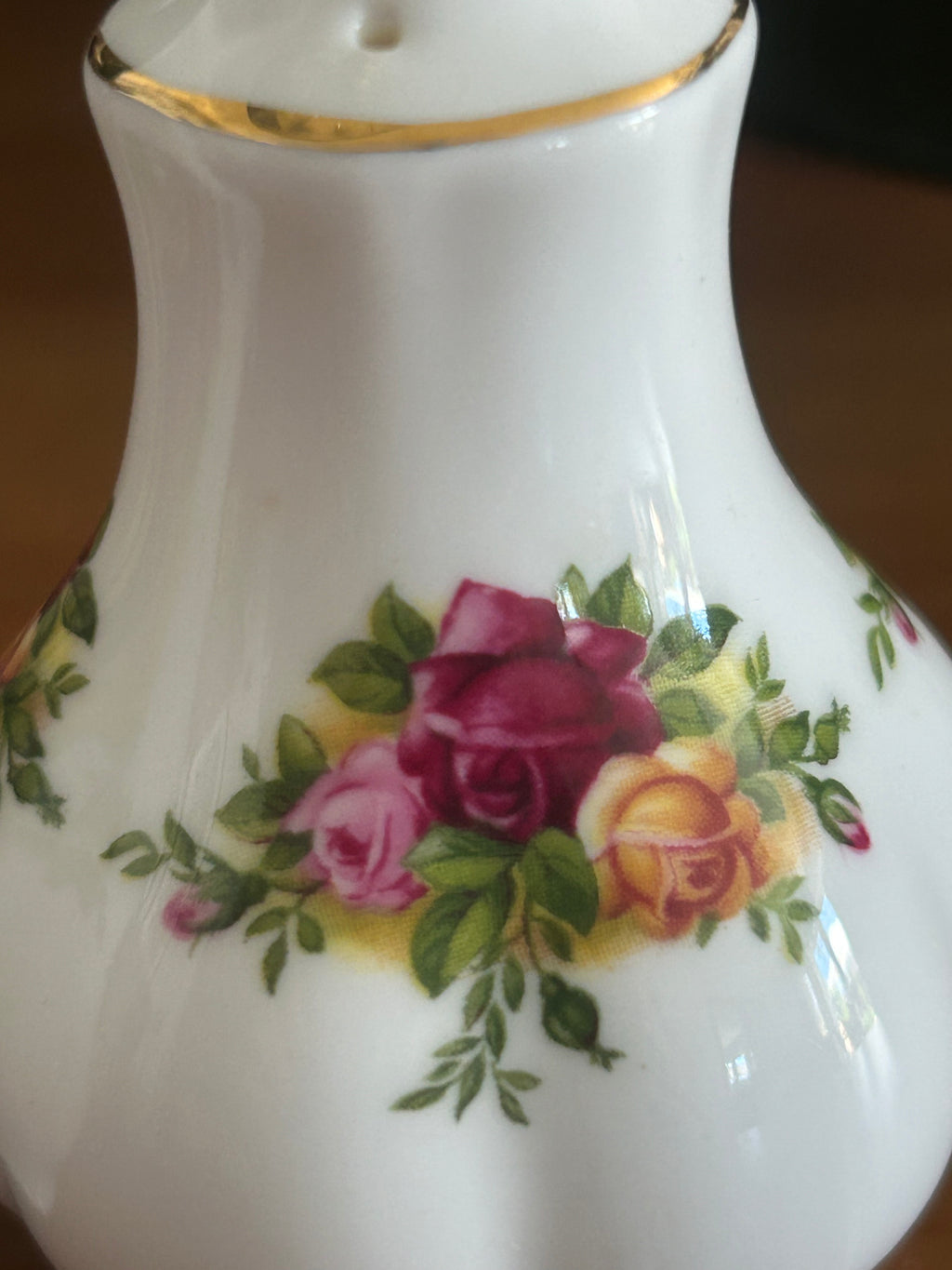 Royal Albert Old Country Roses Salt & Pepper Shakers – Vintage Bone China with Original Stoppers