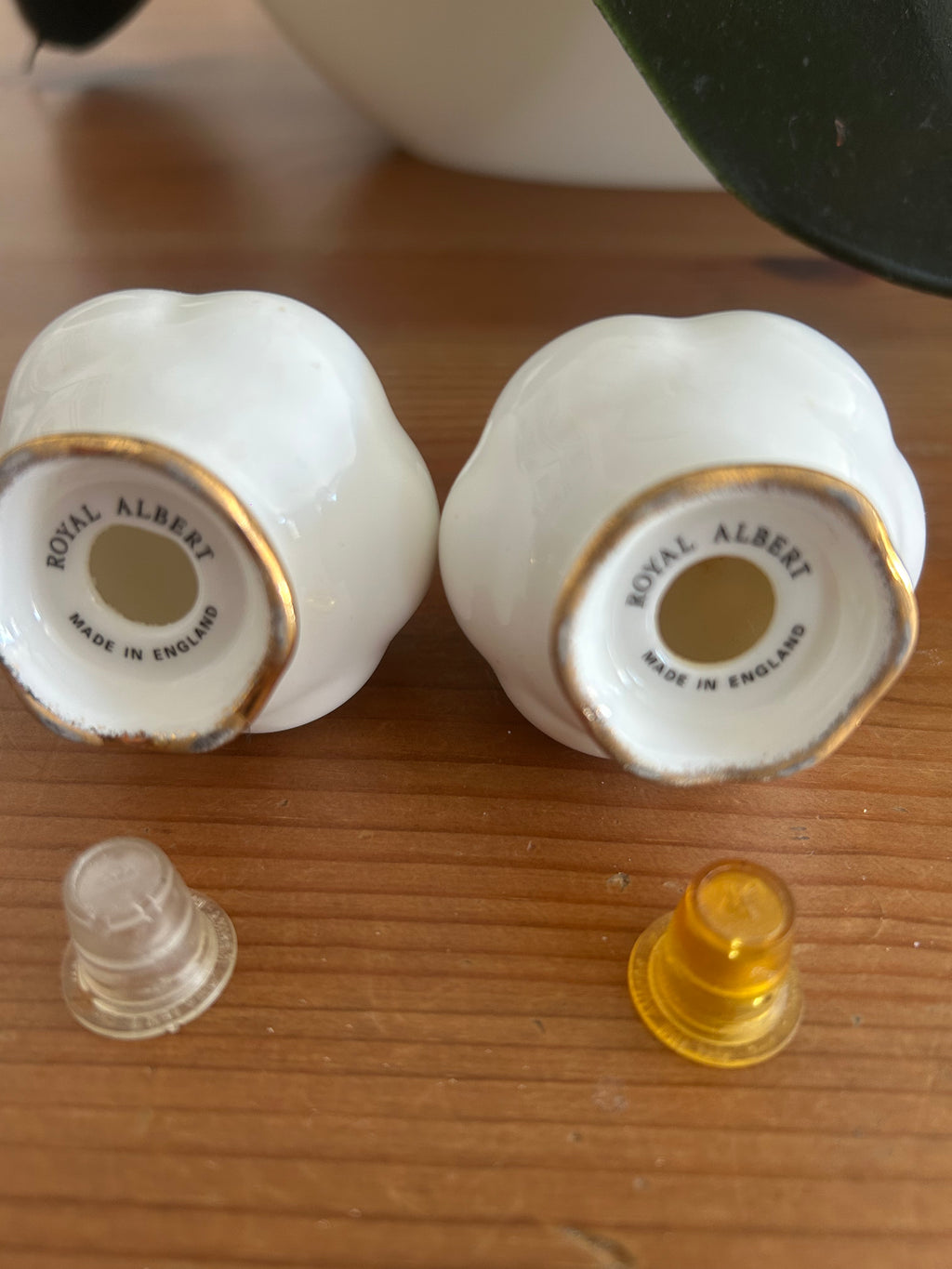 Royal Albert Old Country Roses Salt & Pepper Shakers – Vintage Bone China with Original Stoppers
