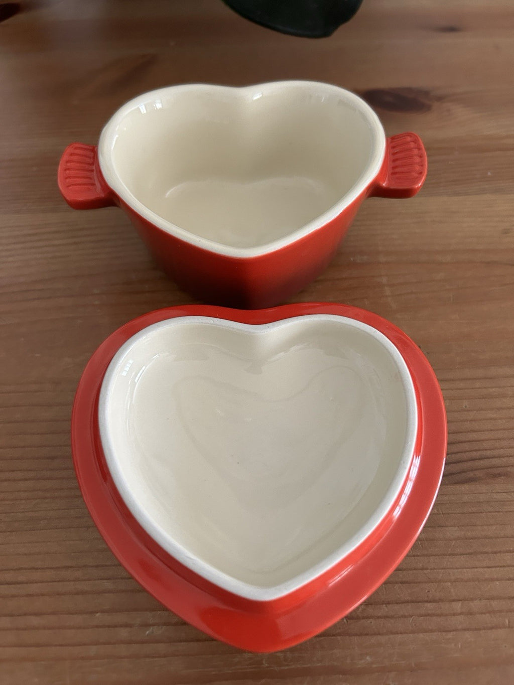 Le Creuset Mini Heart Cocotte – Cerise Red Stoneware – Brand New in Box