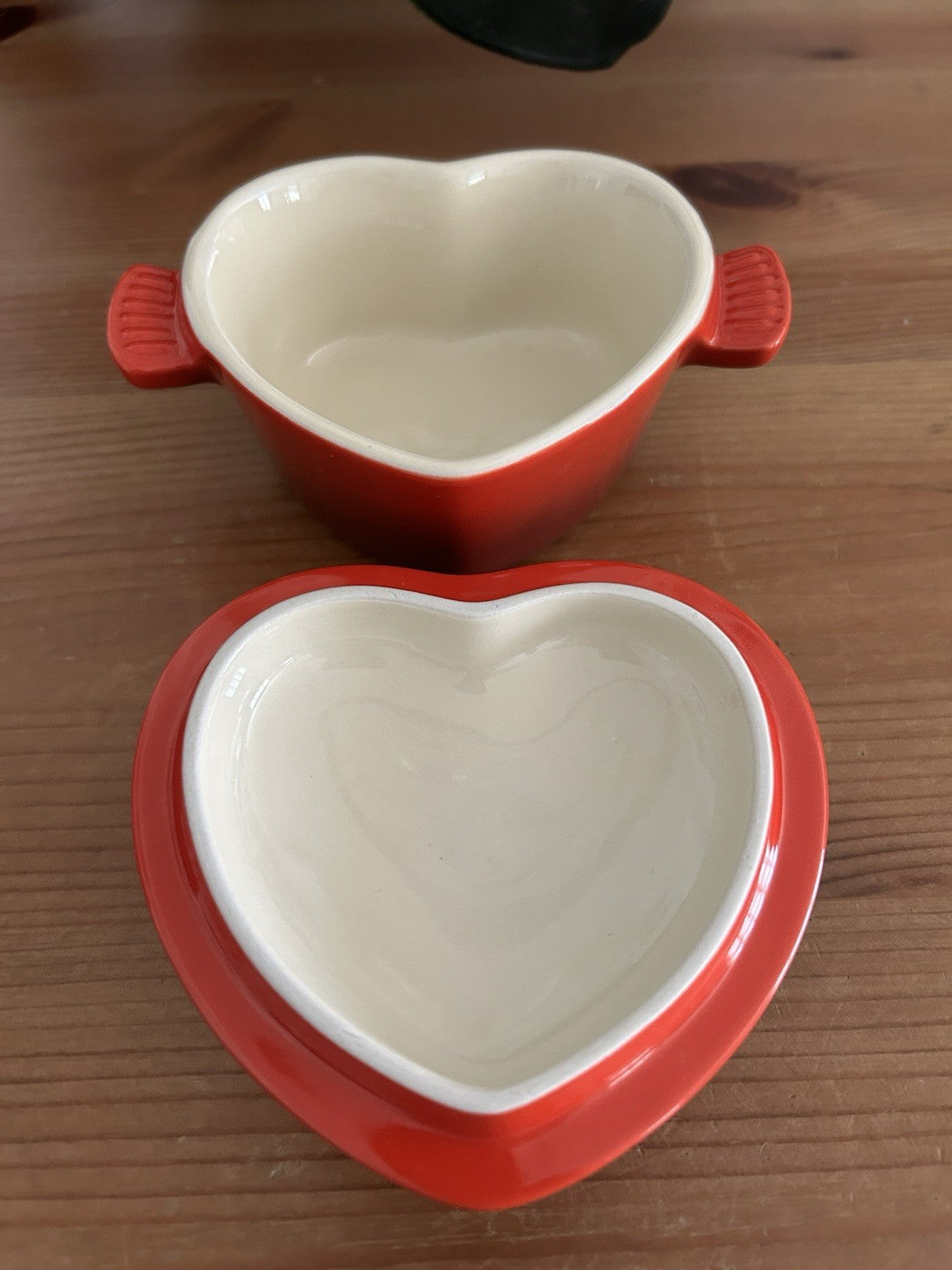 Le Creuset Mini Heart Cocotte – Cerise Red Stoneware – Brand New in Box