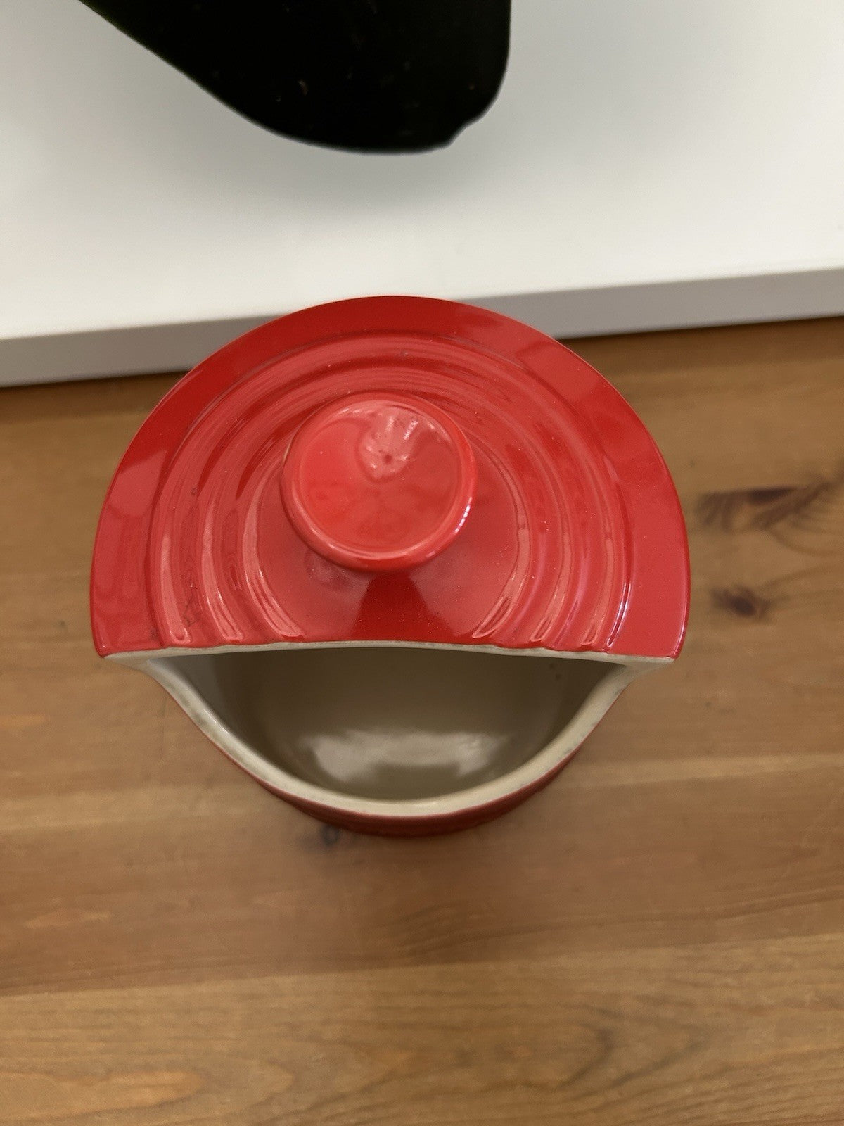 Le Creuset Stoneware Pig (Salt Pig) – Red – Used