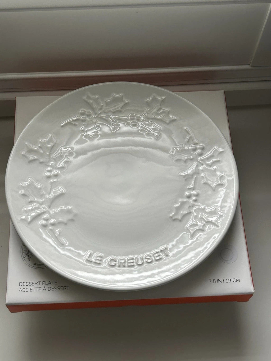 Le Creuset Holly Relief Plate 19cm White Stoneware BNIB Boxed