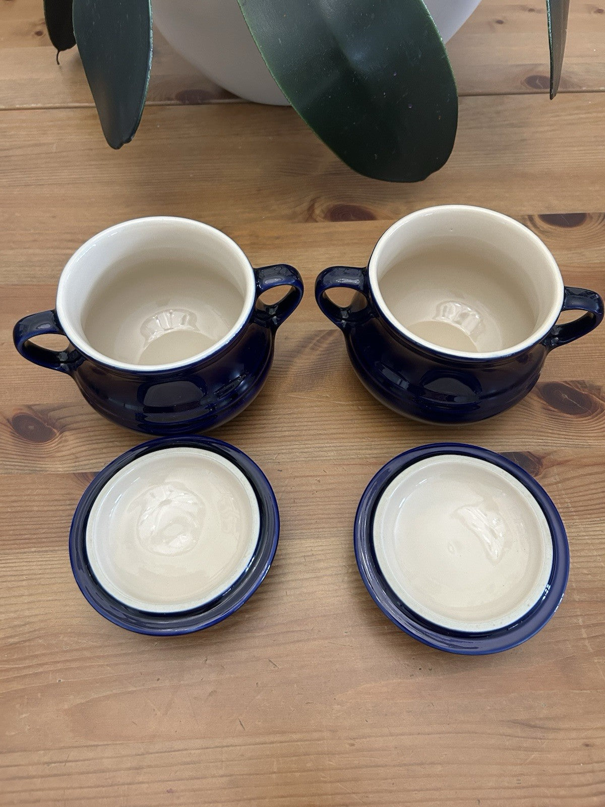 Le Creuset Dark Blue Stoneware Soup Bowls with Lids – Set of 2 – Pre-Loved
