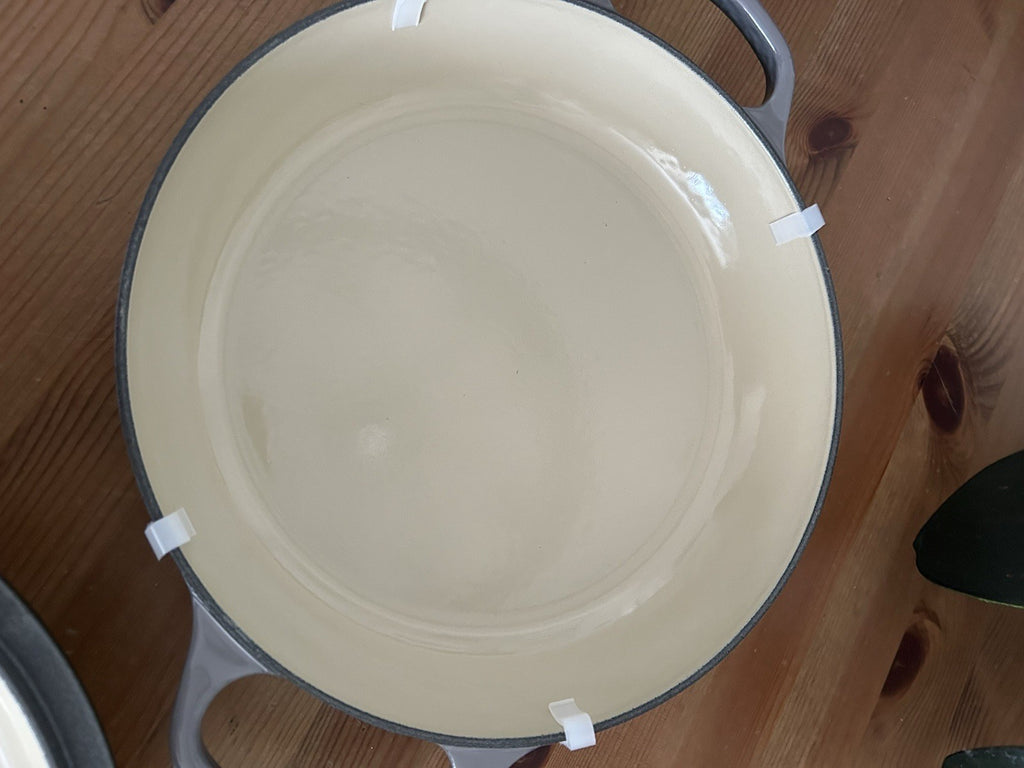 Le Creuset Signature Cast Iron Shallow Casserole 26cm – Flint – Brand New & Boxed – Outlet