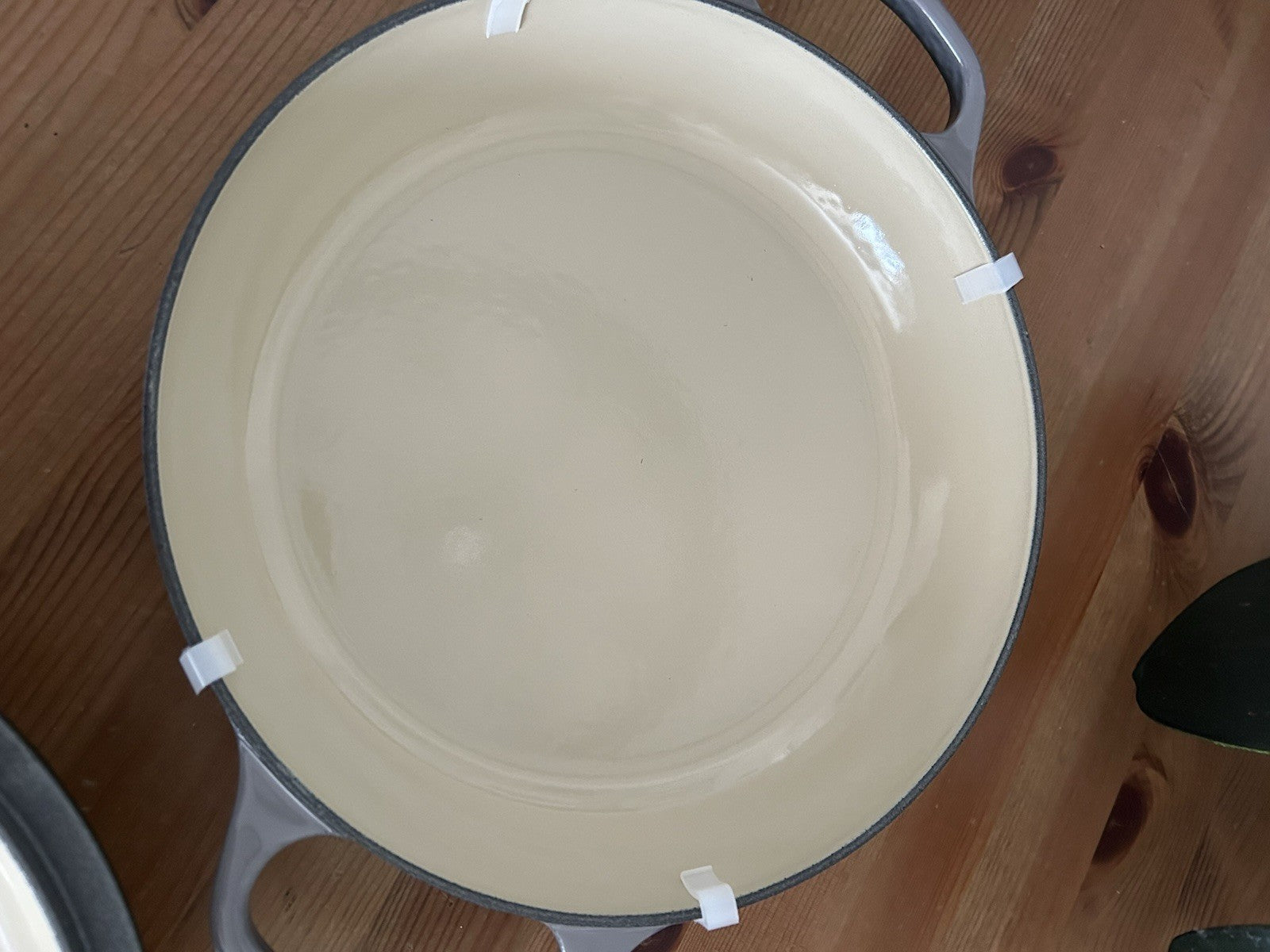 Le Creuset Signature Cast Iron Shallow Casserole 26cm – Flint – Brand New & Boxed – Outlet