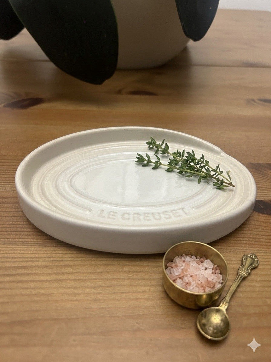 Le Creuset Meringue Oval Spoon Rest – Stoneware – Brand New with Tag – Outlet