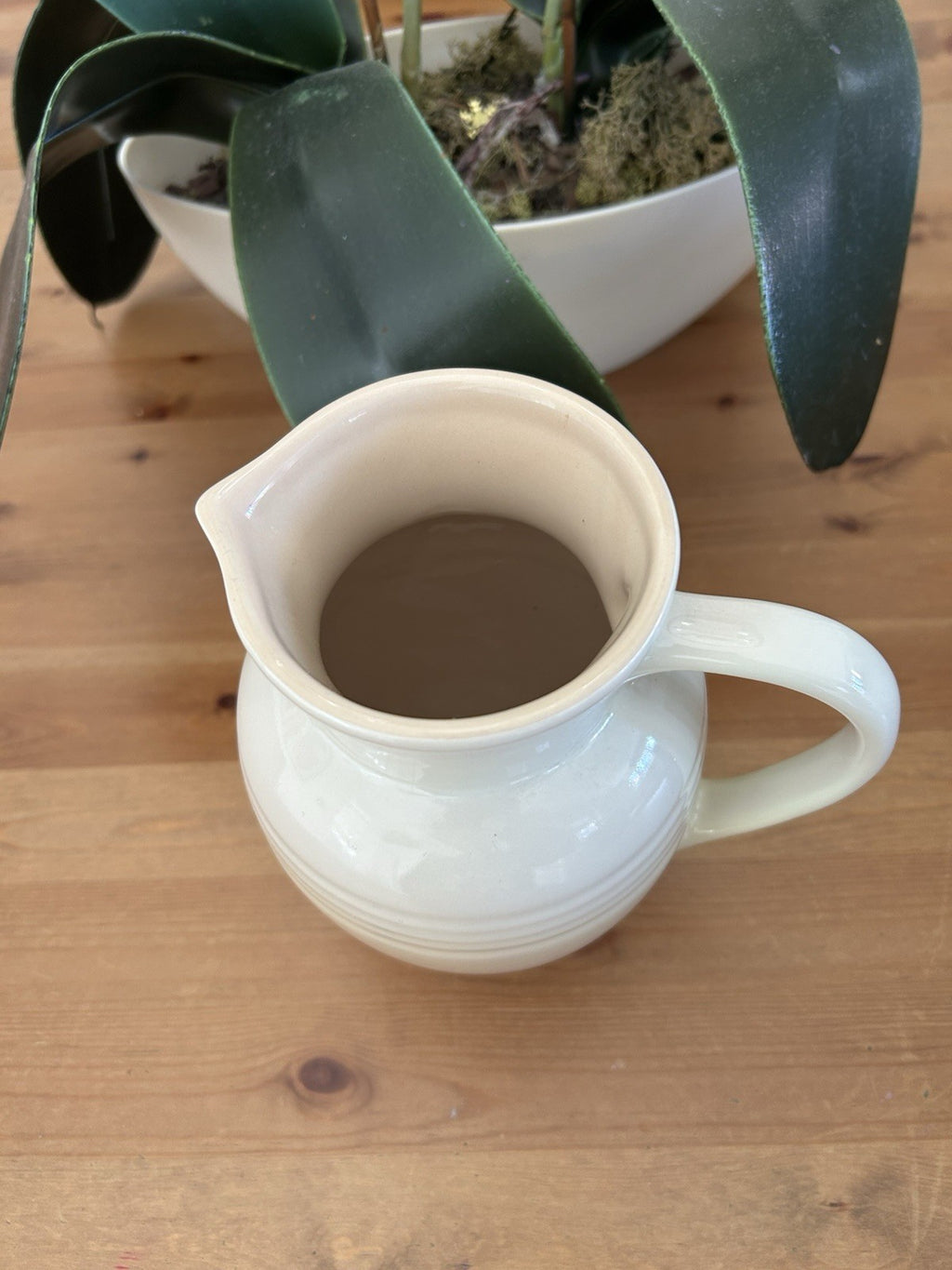 Le Creuset Cream Stoneware Jug 1.1L – Pre-Loved – Very Good Condition