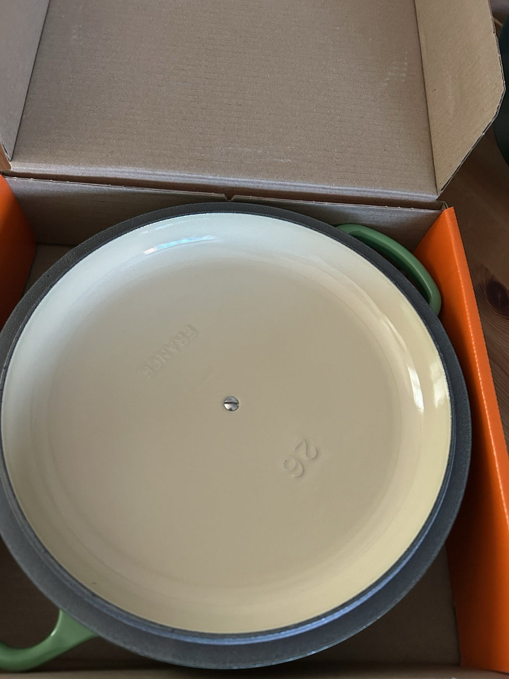 Le Creuset Signature Shallow Casserole 26cm – Bamboo Green – Brand New – RRP £275