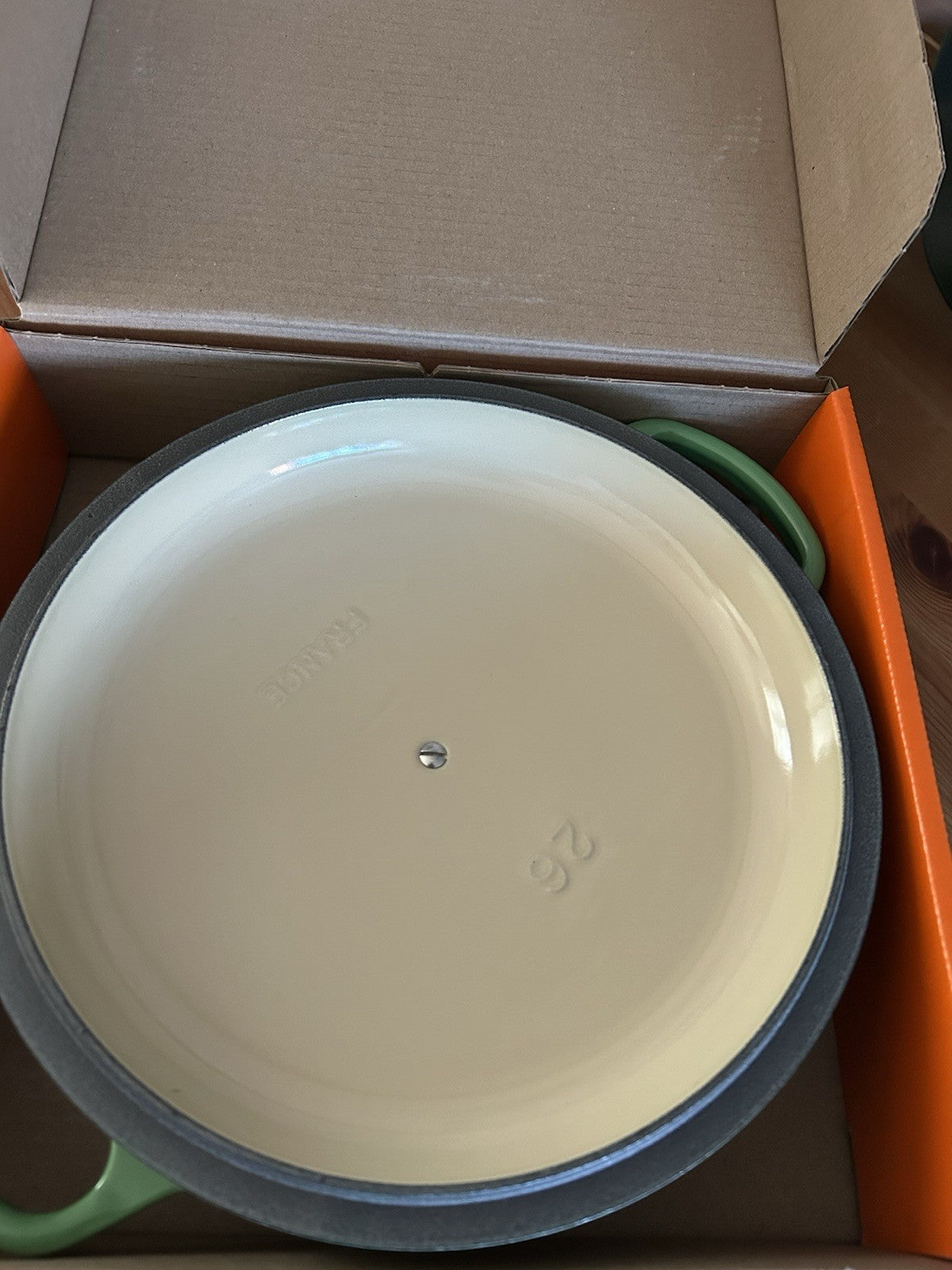 Le Creuset Signature Shallow Casserole 26cm – Bamboo Green – Brand New – RRP £275