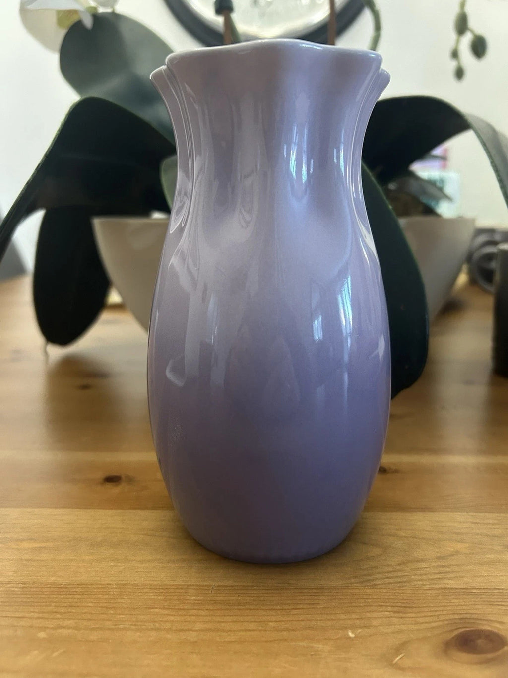 Le Creuset Purple Flower Vase 16cm – Glazed Stoneware – Brand New & Boxed