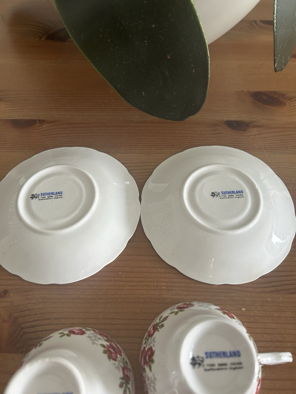 Sutherland Fine Bone China Teacups & Saucers – Set of 2 – Pink Rose & Gold Gilt – Vintage
