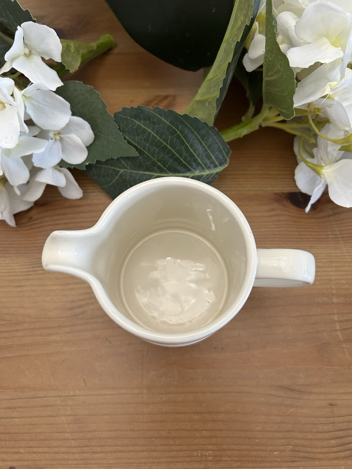 Le Creuset Pearl Stoneware Milk Jug – 350ml / 12oz – Pre-Loved
