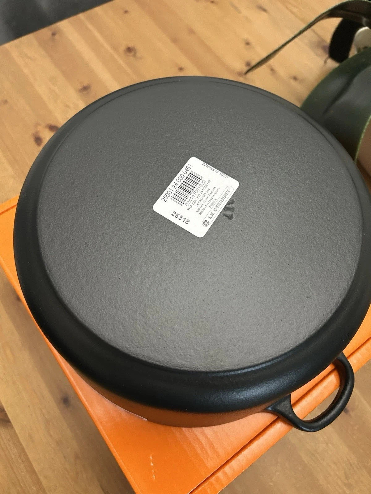 Le Creuset 24cm Black Cast Iron Casserole Dish – 4.2L Dutch Oven – Brand New – RRP £319