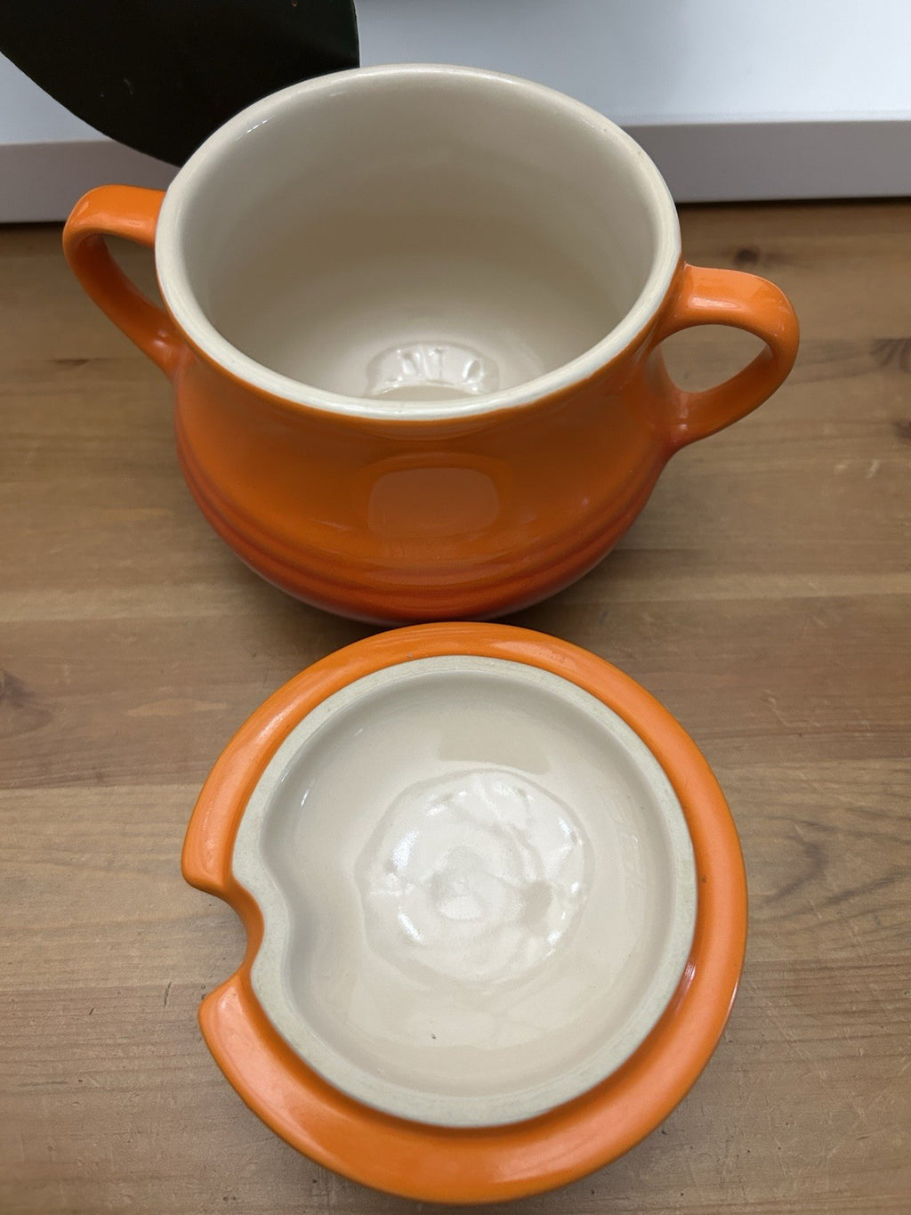 Le Creuset Volcanic Orange Soup Bowl with Lid – 400ml Stoneware – Pre-Loved