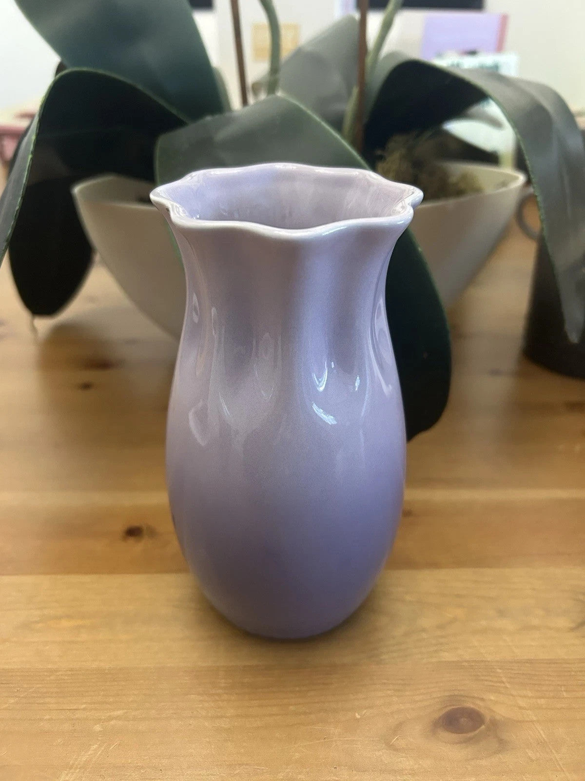 Le Creuset Purple Flower Vase 16cm – Glazed Stoneware – Brand New & Boxed