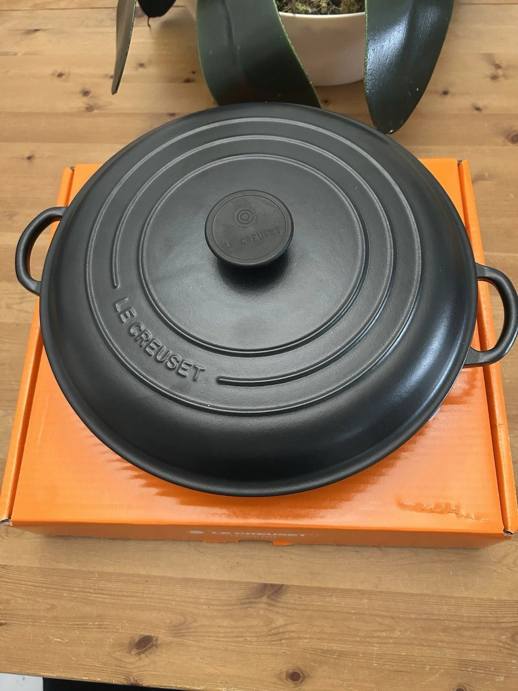 Le Creuset Signature Cast Iron Shallow Casserole 30cm – Black – Brand New