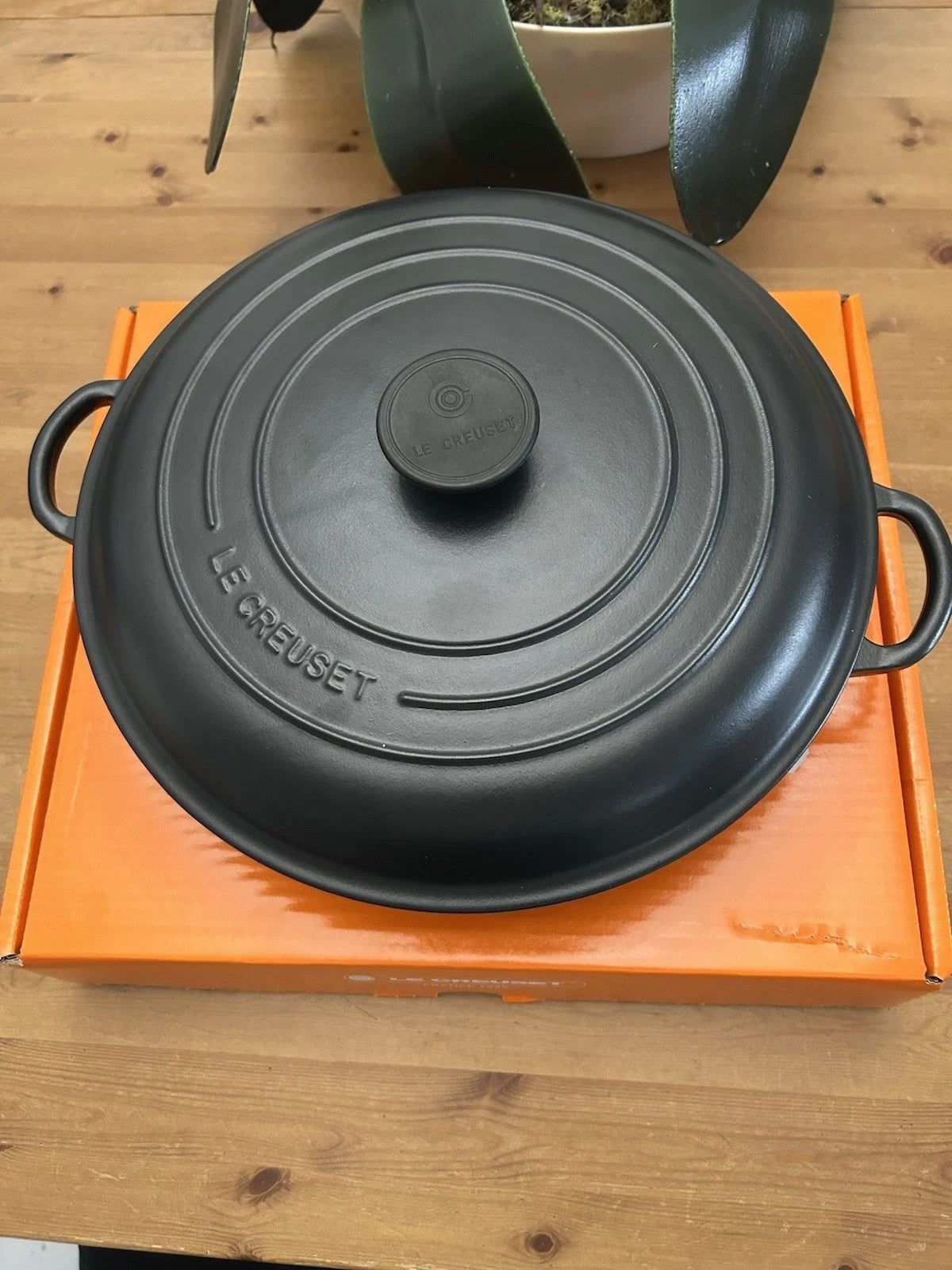 Le Creuset Signature Cast Iron Shallow Casserole 30cm – Black – Brand New