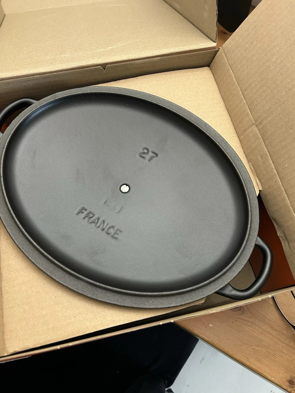 Le Creuset Oval Casserole Dish 27cm – Cast Iron – Brand New – RRP £309
