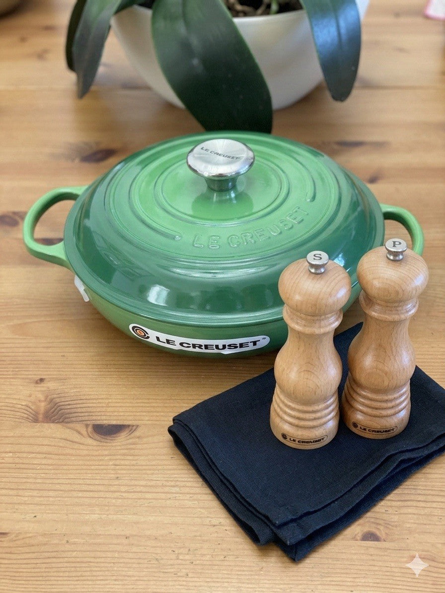 Le Creuset Signature Shallow Casserole 26cm – Bamboo Green – Brand New – RRP £275