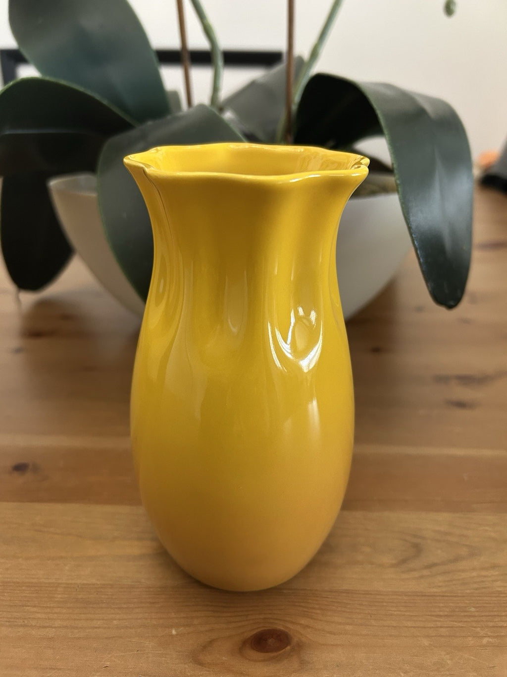 Le Creuset Nectar Flower Vase 16cm – Glazed Stoneware – Brand New & Boxed