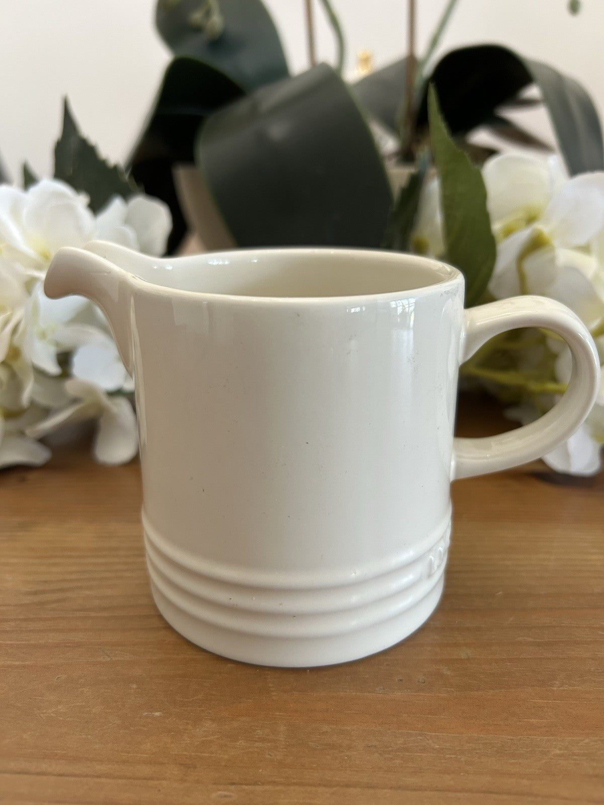 Le Creuset Pearl Stoneware Milk Jug – 350ml / 12oz – Pre-Loved