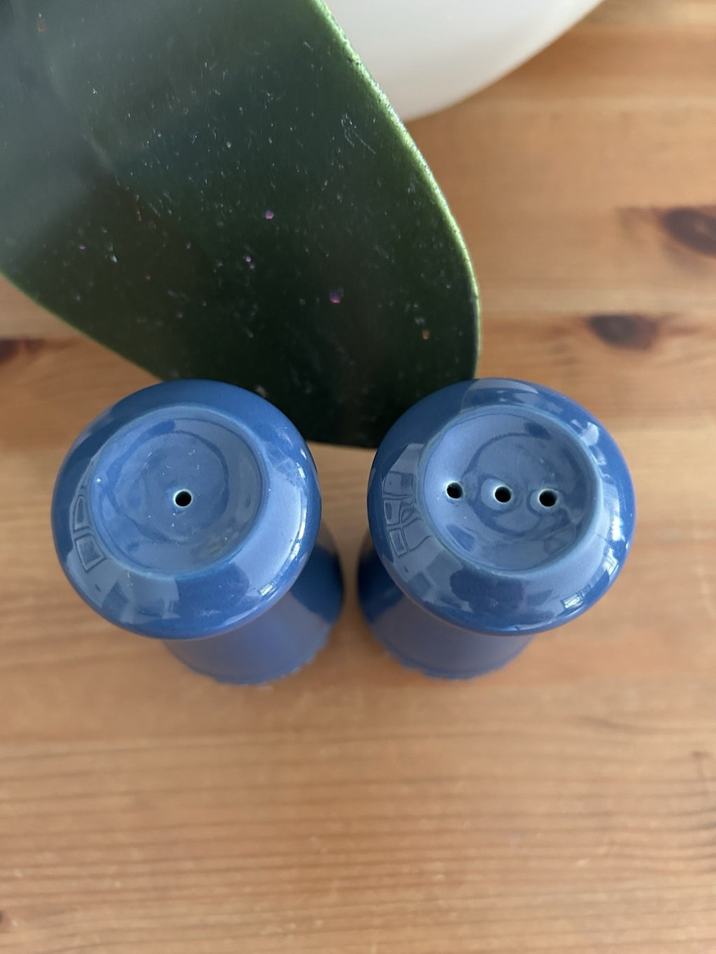 Le Creuset Salt & Pepper Shakers – Dark Blue Stoneware – Pre-Loved