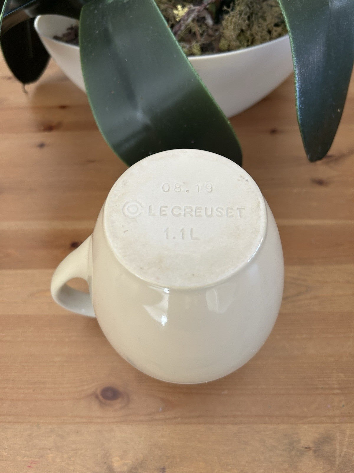Le Creuset Cream Stoneware Jug 1.1L – Pre-Loved – Very Good Condition