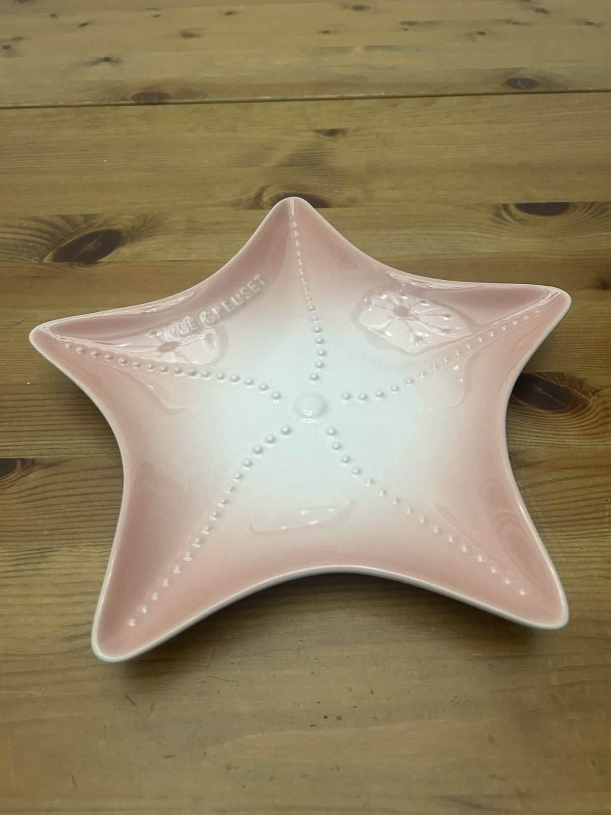 Le Creuset Shell Pink Starfish Serving Plate 27cm – Stoneware – Brand New & Boxed – Rare