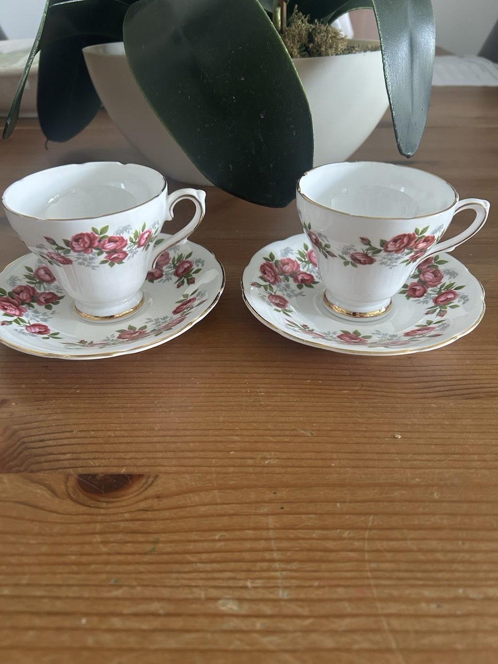 Sutherland Fine Bone China Teacups & Saucers – Set of 2 – Pink Rose & Gold Gilt – Vintage