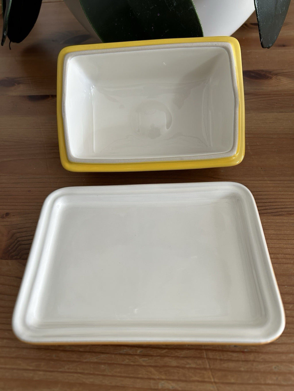Le Creuset Nectar Butter Dish – Stoneware – Brand New & Boxed – 13 x 9cm