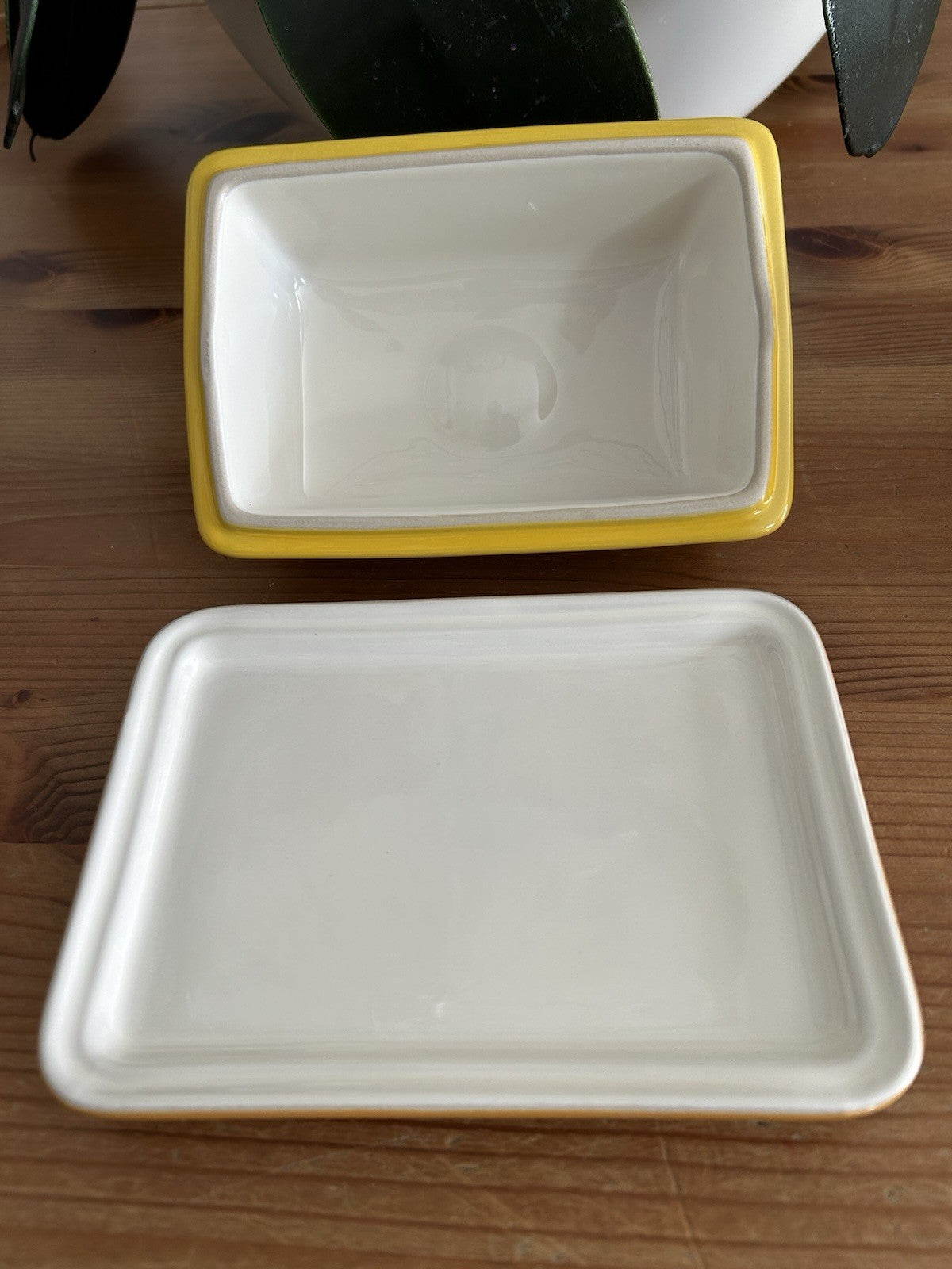 Le Creuset Nectar Butter Dish – Stoneware – Brand New & Boxed – 13 x 9cm