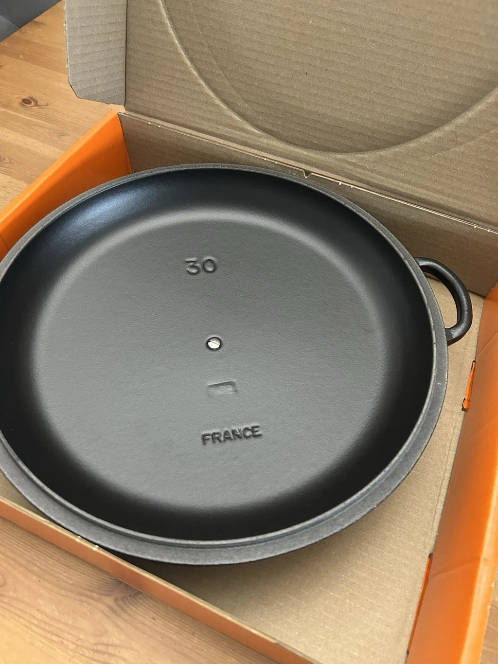 Le Creuset Signature Cast Iron Shallow Casserole 30cm – Black – Brand New
