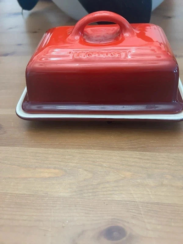Le Creuset Butter Dish – Cerise Red – Stoneware – Very Good Condition