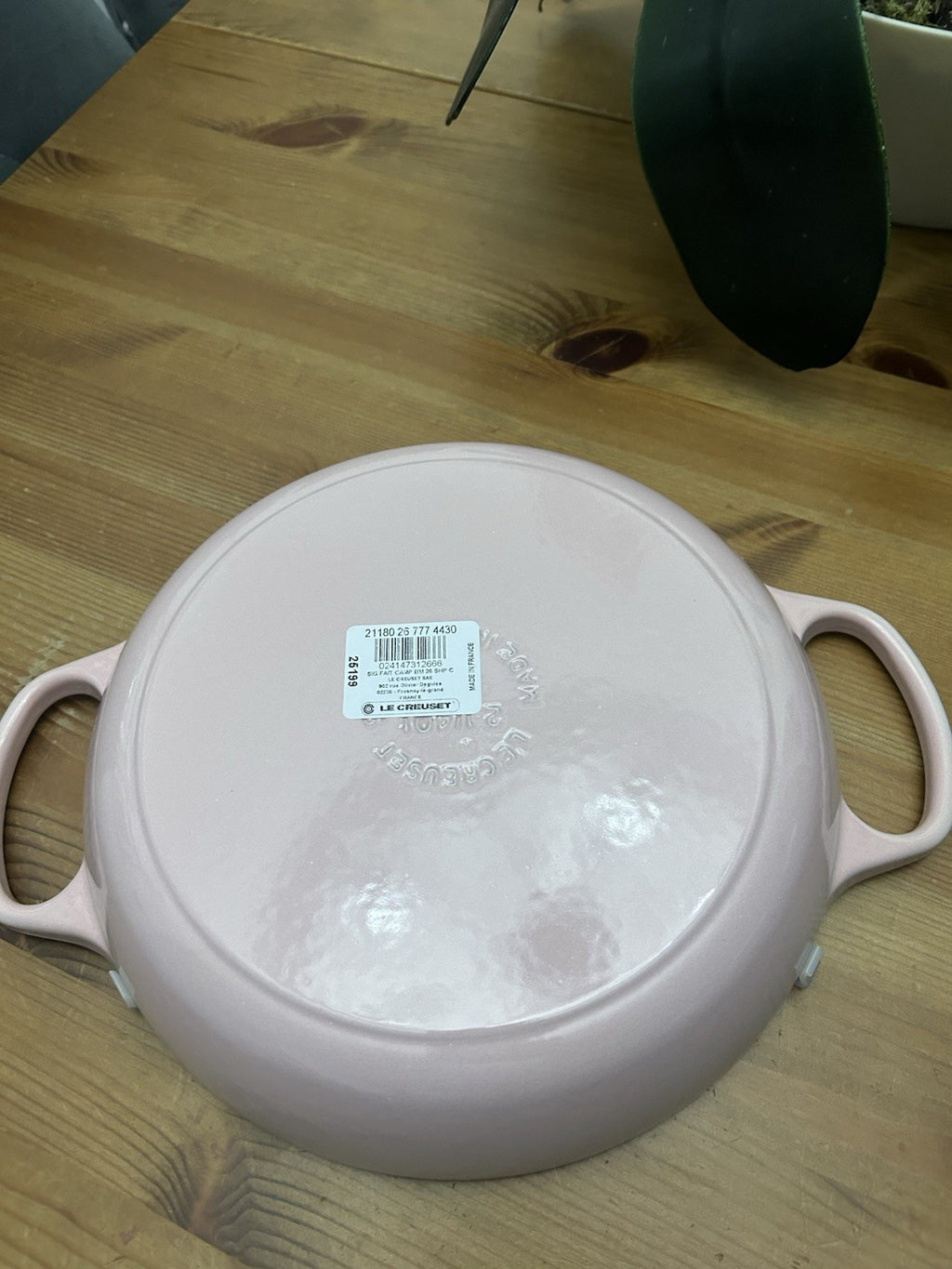 Le Creuset Signature Cast Iron Shallow Casserole 26cm – Shell Pink – Brand New & Boxed – Outlet