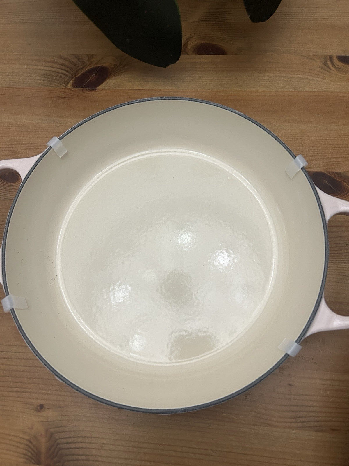 Le Creuset Signature Cast Iron Shallow Casserole 26cm – Shell Pink – Brand New & Boxed – Outlet