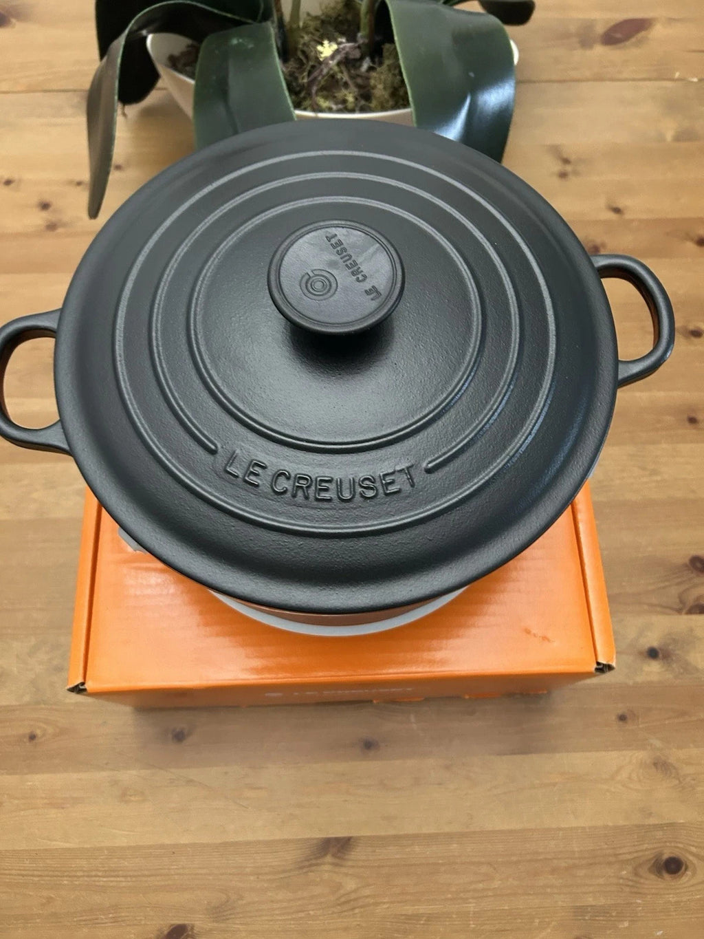 Le Creuset 24cm Black Cast Iron Casserole Dish – 4.2L Dutch Oven – Brand New – RRP £319