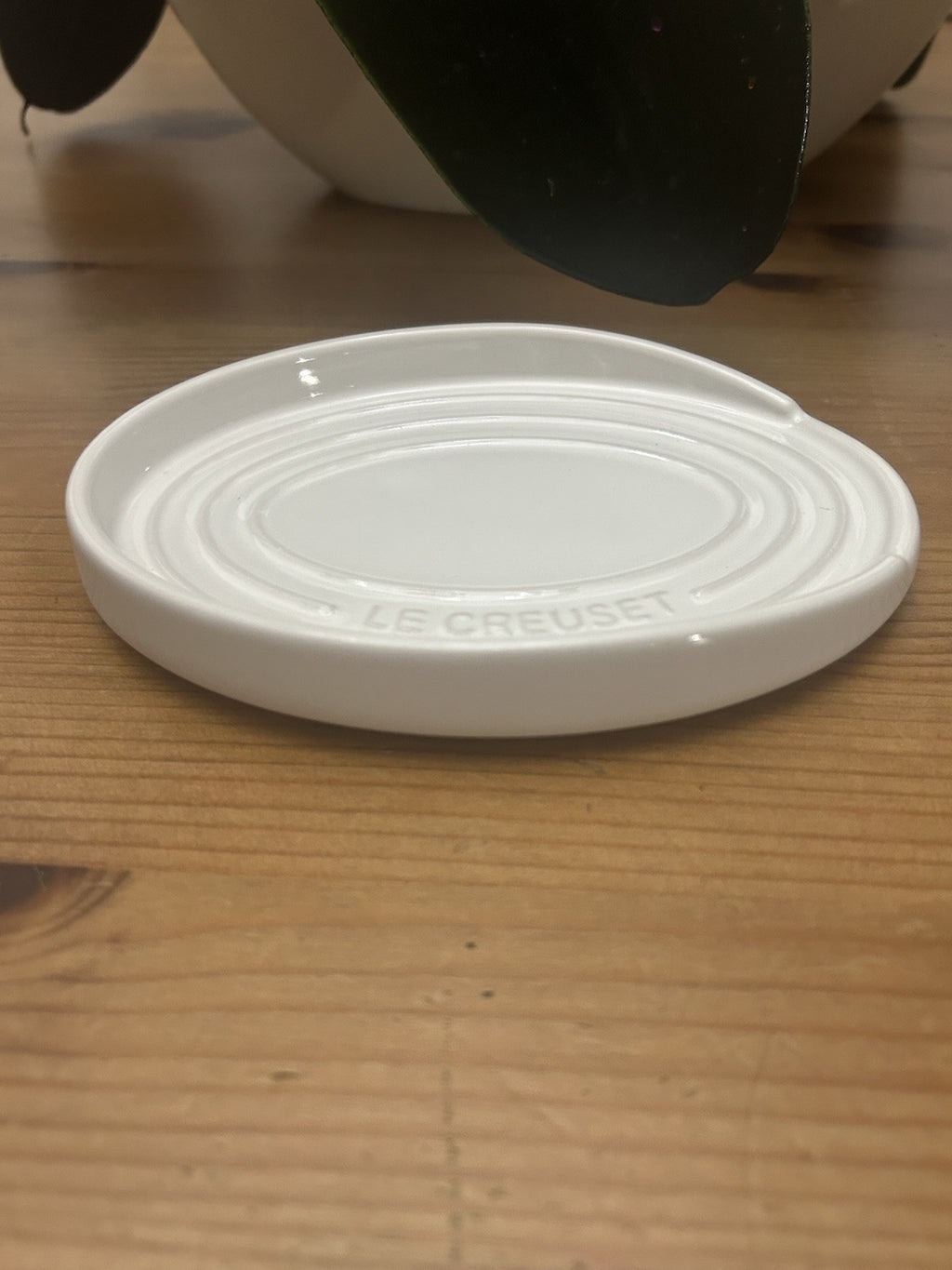 Le Creuset White Stoneware Salt Pig & Oval Spoon Rest Set – Brand New