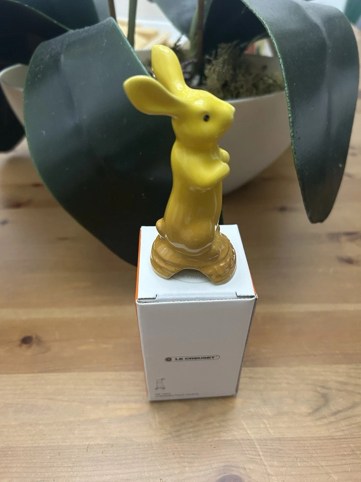 Le Creuset Nectar Bunny Pie Vent – Yellow Stoneware – Brand New & Boxed – Rare