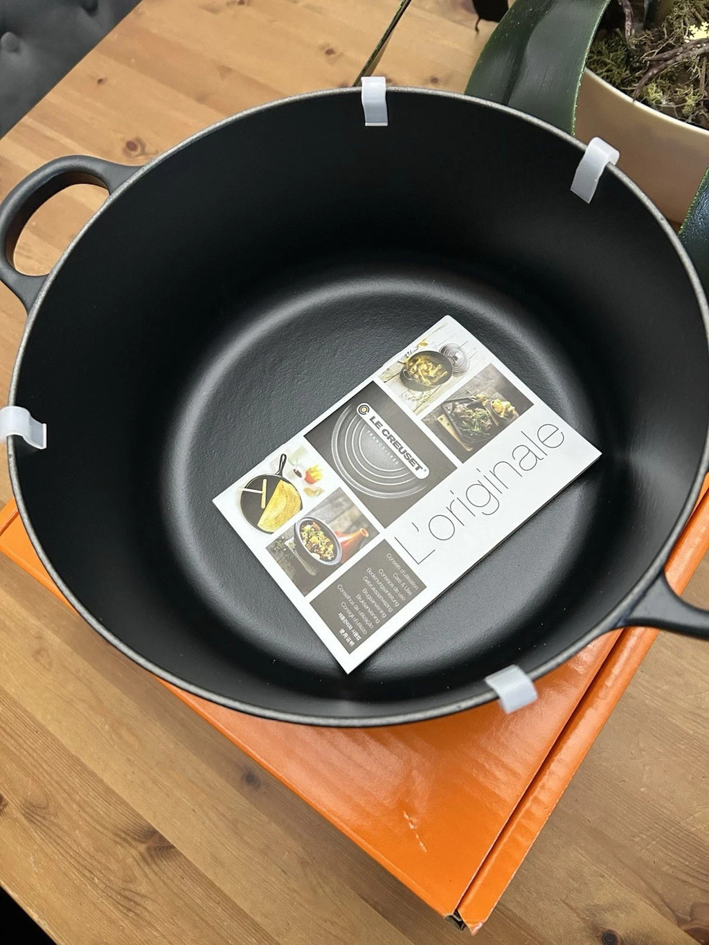 Le Creuset 24cm Black Cast Iron Casserole Dish – 4.2L Dutch Oven – Brand New – RRP £319