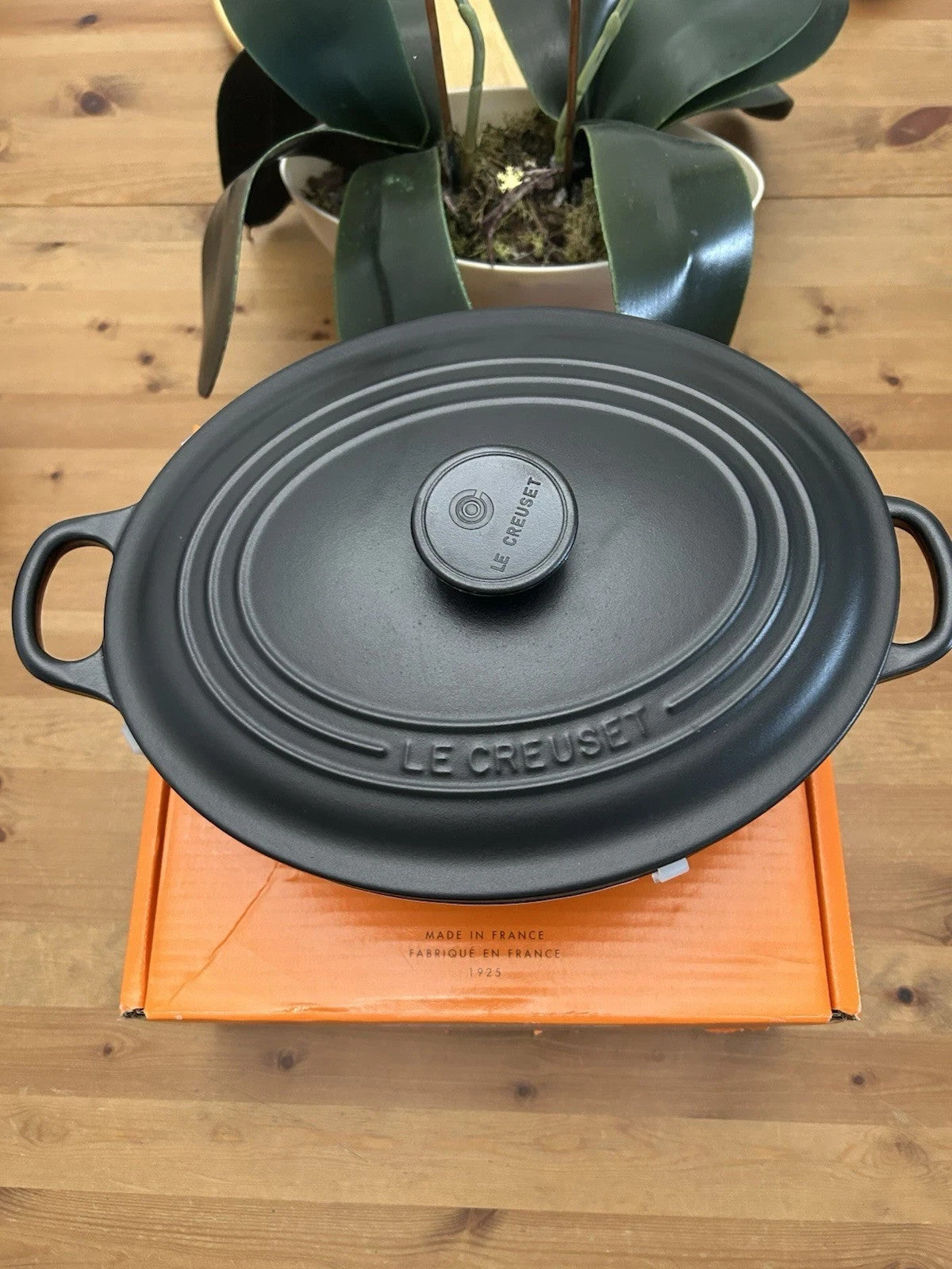 Le Creuset Oval Casserole Dish 27cm – Cast Iron – Brand New – RRP £309