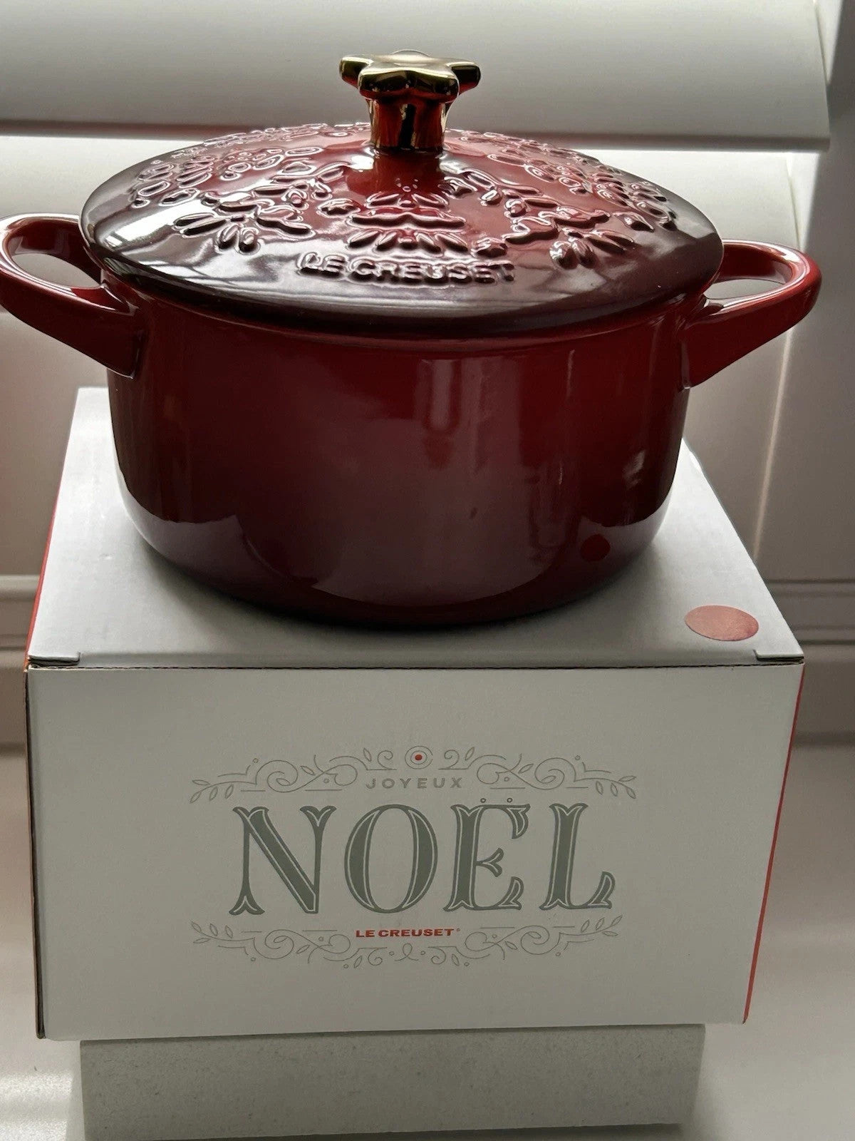 Le Creuset Mini Round Cocotte 14cm – Cerise Red Tree Relief – Brand New in Box