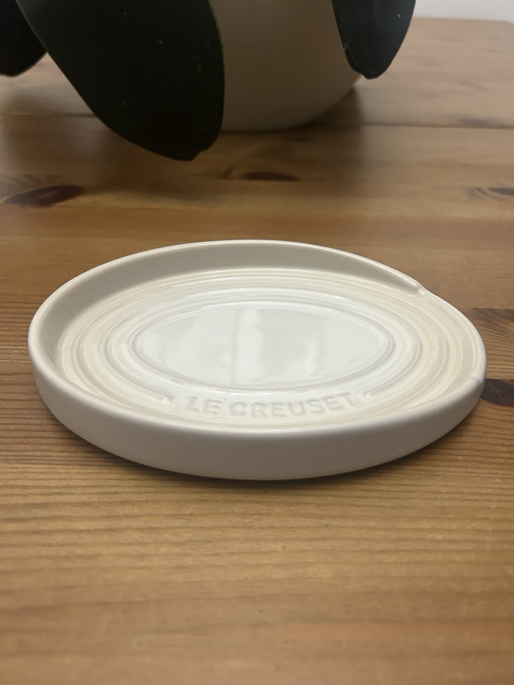 Le Creuset Meringue Oval Spoon Rest – Stoneware – Brand New with Tag – Outlet