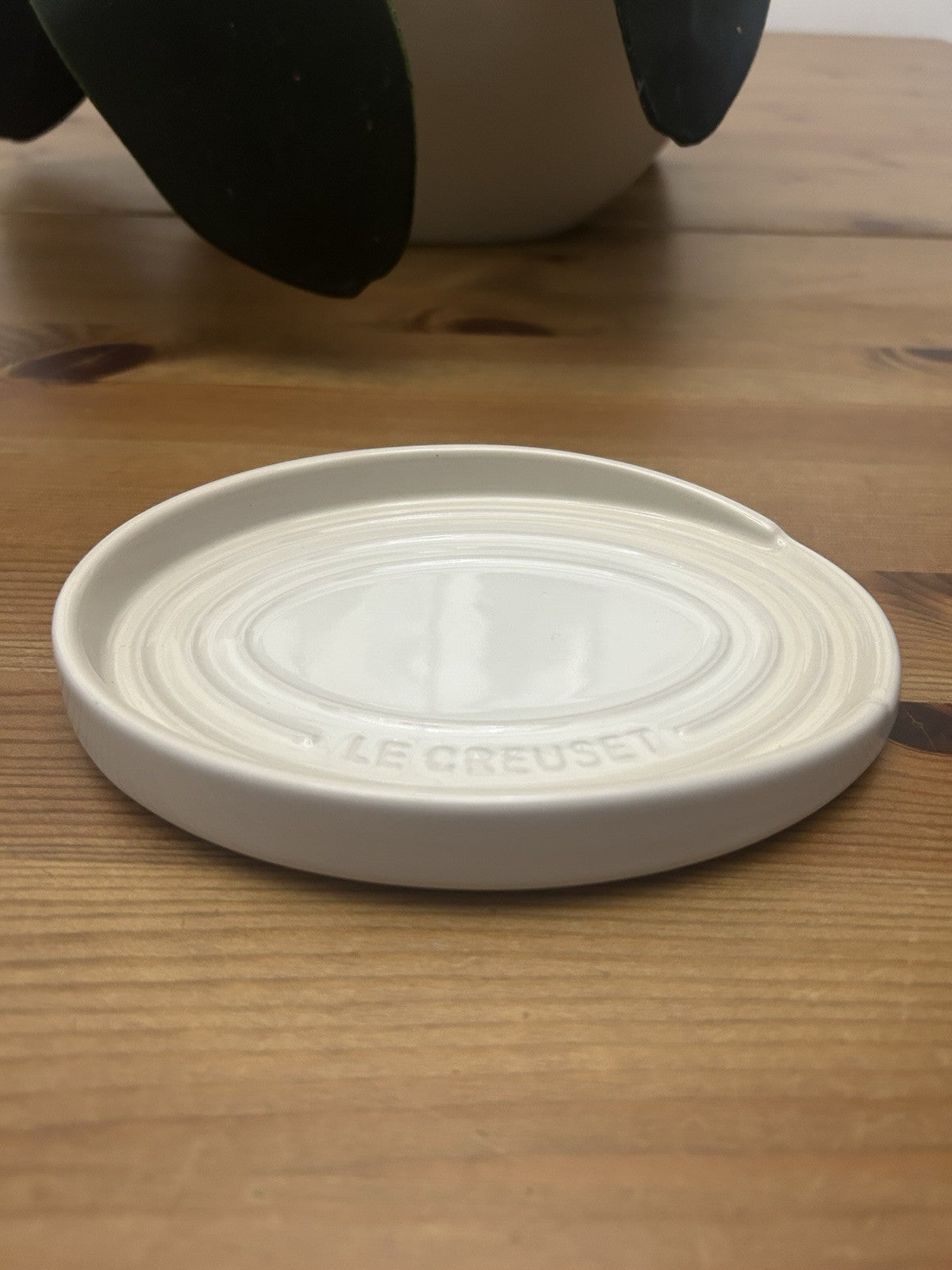 Le Creuset Meringue Oval Spoon Rest – Stoneware – Brand New with Tag – Outlet