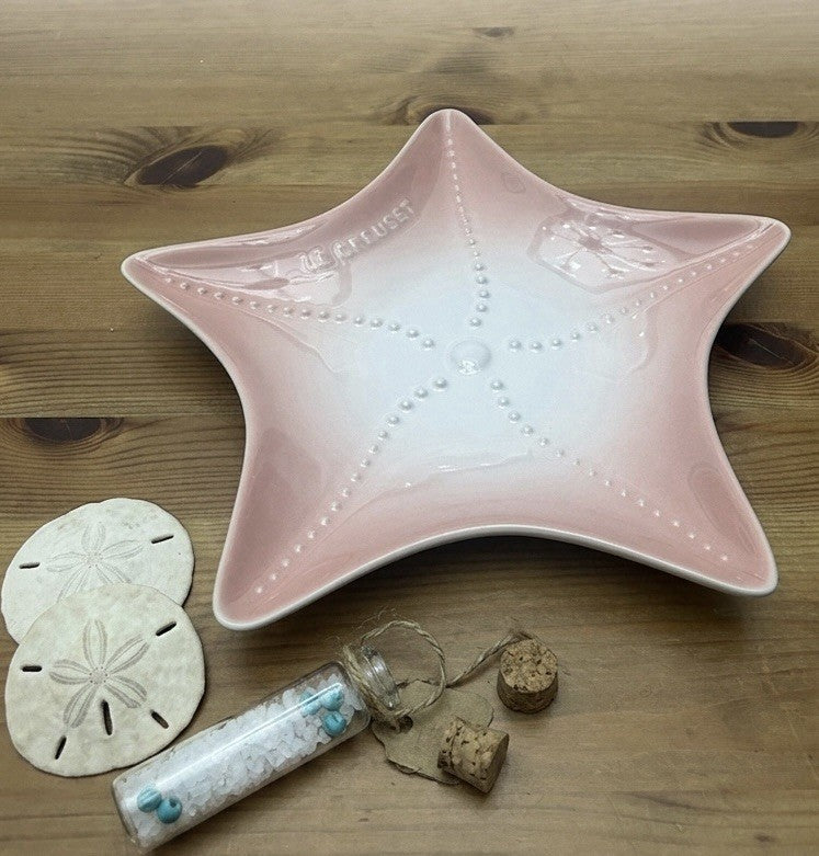 Le Creuset Shell Pink Starfish Serving Plate 27cm – Stoneware – Brand New & Boxed – Rare