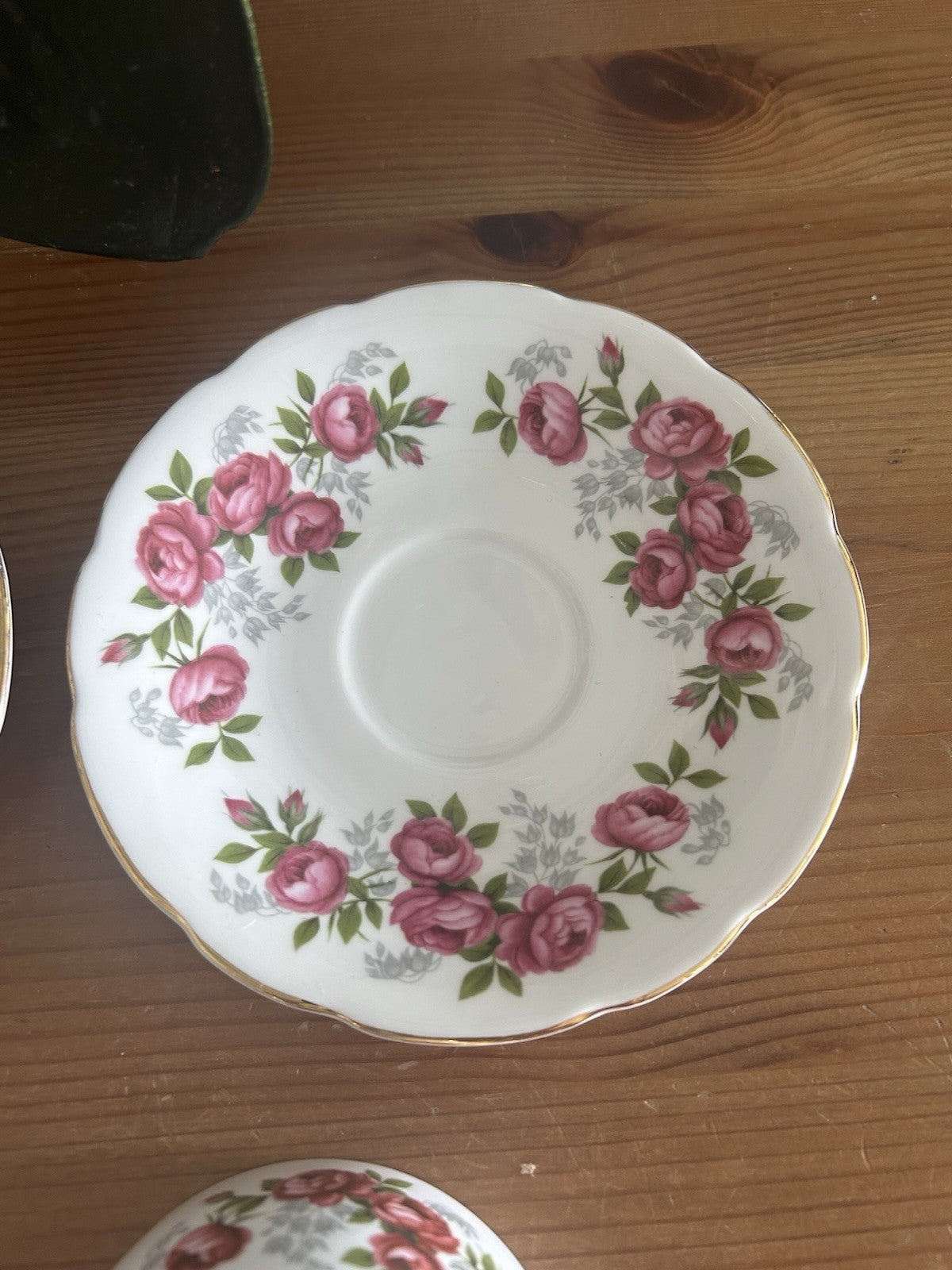 Sutherland Fine Bone China Teacups & Saucers – Set of 2 – Pink Rose & Gold Gilt – Vintage