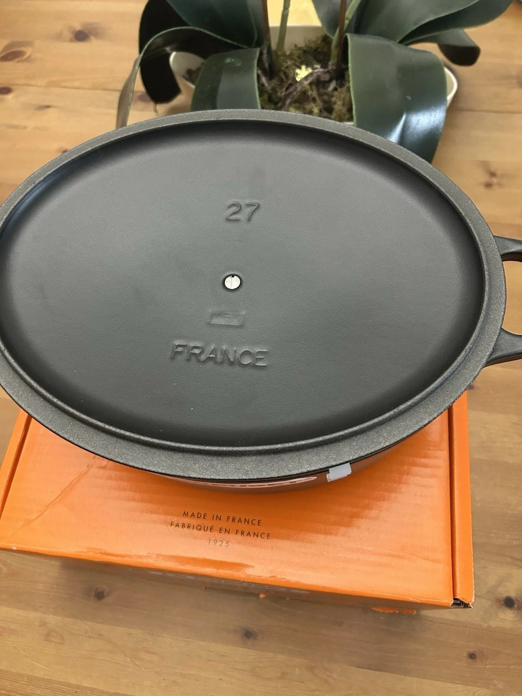Le Creuset Oval Casserole Dish 27cm – Cast Iron – Brand New – RRP £309