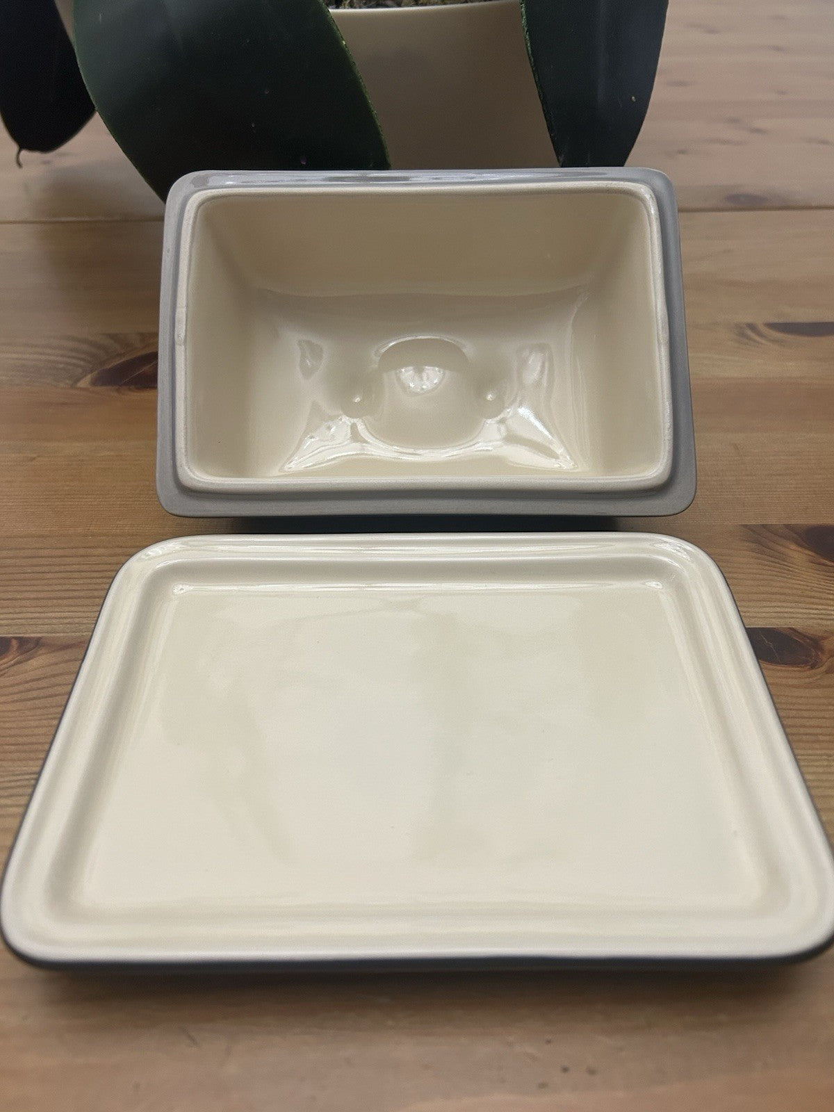 Le Creuset Stoneware Butter Dish - Flint Grey - Brand New & Boxed