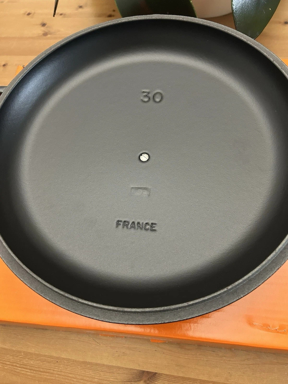 Le Creuset Signature Cast Iron Shallow Casserole 30cm – Black – Brand New